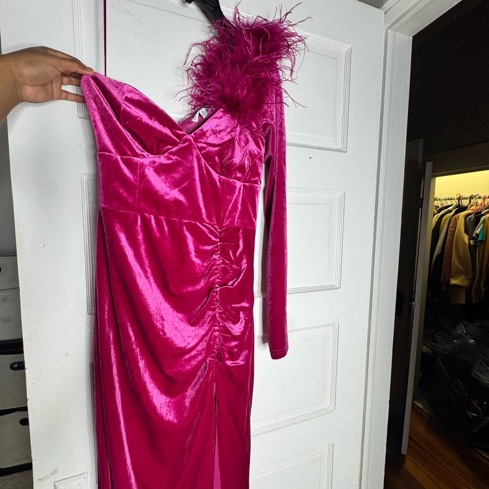 Elegant Pink Velvet Dress with Feather Detail